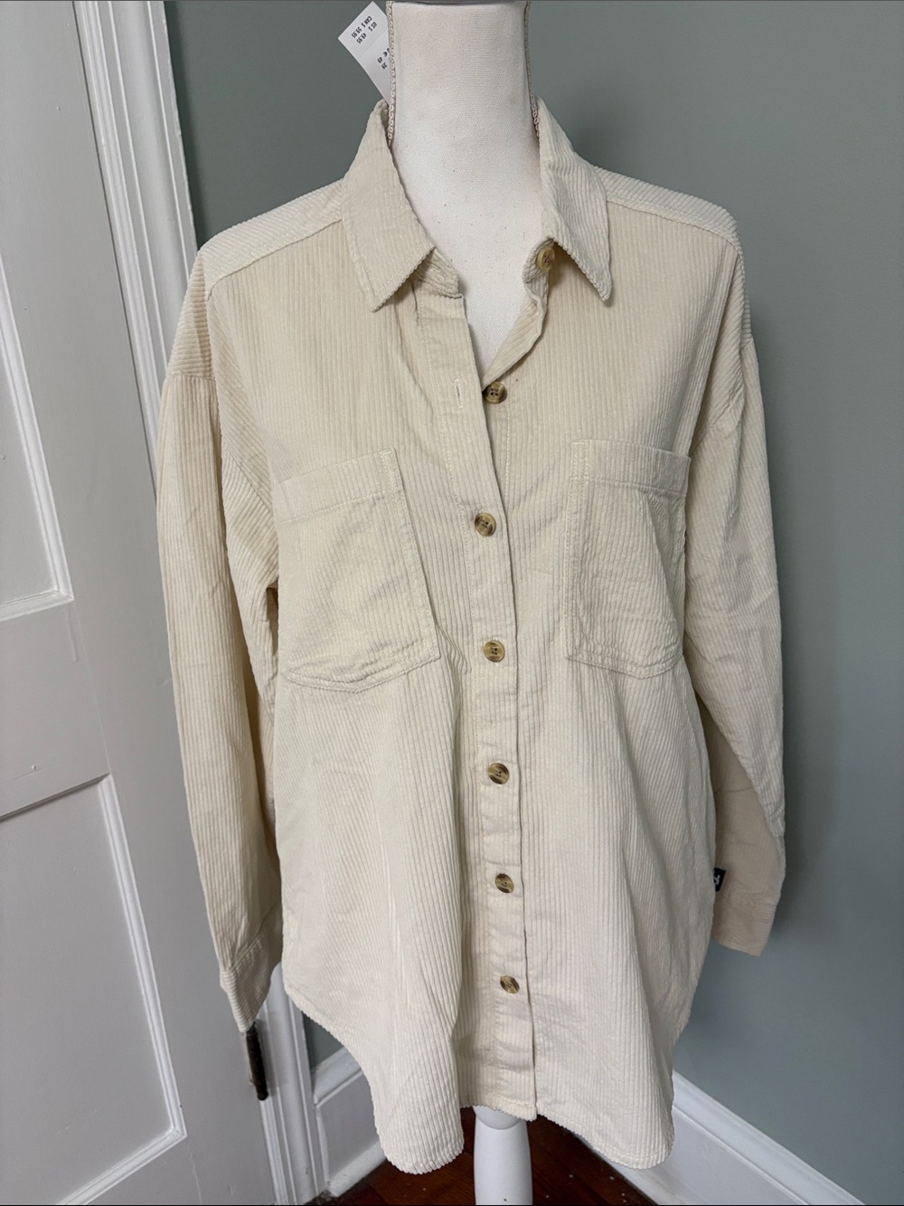 NWT Hollister Corduroy Button-Up Shirt Jacket Cream‎ Size Medium